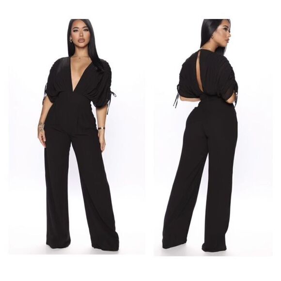 Fashion Nova Women's Dig Deep V Neck Wide Leg Jumpsuit Black Size Small NWT - Picture 1 of 13